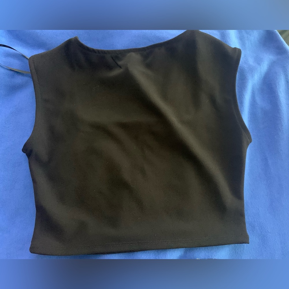 Crop Tops - Picture 4 of 4